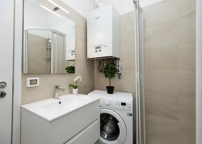 Apartment Domus Aurea A Stone's Throw From The Colosseum Rom