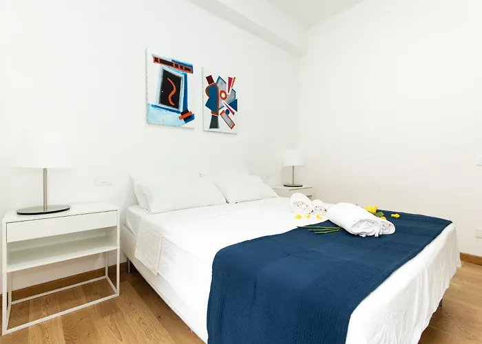 Apartment Domus Aurea A Stone's Throw From The Colosseum Rom
